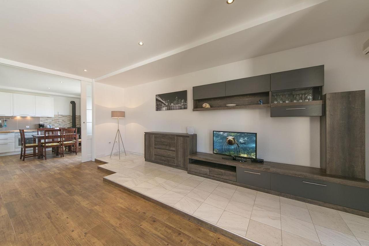 Apartments Sanja Baška Voda Dış mekan fotoğraf